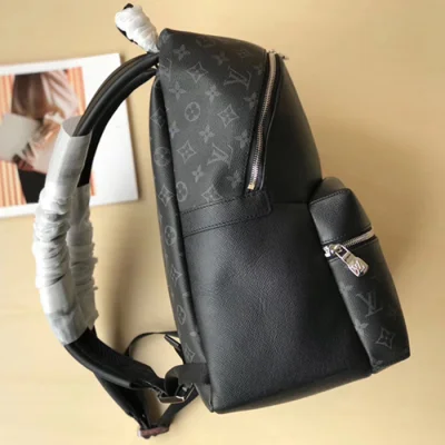 Рюкзак Louis Vuitton Discovery Backpack PM M30230 Taiga Leather "Black" фото № 4