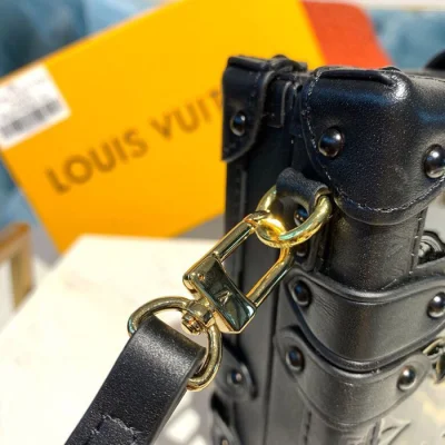 Сумка Louis Vuitton Petite Malle M54180 Monogram Vernis "Black" фото № 7 Сумка Louis Vuitton Petite Malle M54180 Monogram Vernis "Black" фото № 7