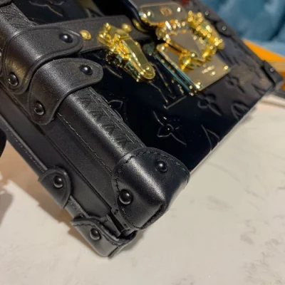 Сумка Louis Vuitton Petite Malle M54180 Monogram Vernis "Black" фото № 5 Сумка Louis Vuitton Petite Malle M54180 Monogram Vernis "Black" фото № 5