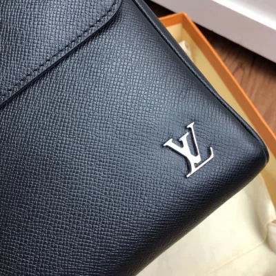Сумка Louis Vuitton Alex Messenger PM M30260 Taiga Leather "Black" фото № 7