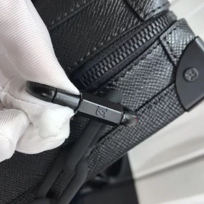 Сумка Louis Vuitton Soft Trunk M30341 Taiga Leather "Black" фото № 7 Сумка Louis Vuitton Soft Trunk M30341 Taiga Leather "Black" фото № 7