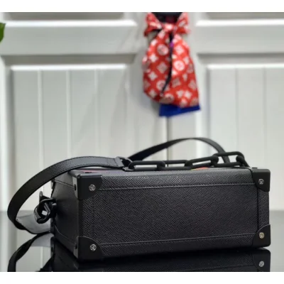 Сумка Louis Vuitton Soft Trunk M30341 Taiga Leather "Black" фото № 5 Сумка Louis Vuitton Soft Trunk M30341 Taiga Leather "Black" фото № 5