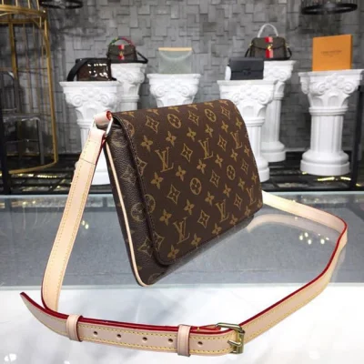 Сумка Louis Vuitton Musette Tango Short Strap Shoulder Bag Monogram Canvas Fall Winter 2018 Collection M51257 "Brown" фото № 3