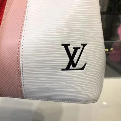 Сумка Louis Vuitton NeoNoe Bucket M52163 Epi Leather 2018 "White" фото № 5 Сумка Louis Vuitton NeoNoe Bucket M52163 Epi Leather 2018 "White" фото № 5