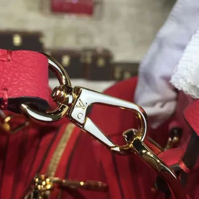 Сумка Louis Vuitton M41308 Montaigne MM Tote Bag Monogram Empreinte Leather "Red" фото № 7 Сумка Louis Vuitton M41308 Montaigne MM Tote Bag Monogram Empreinte Leather "Red" фото № 7