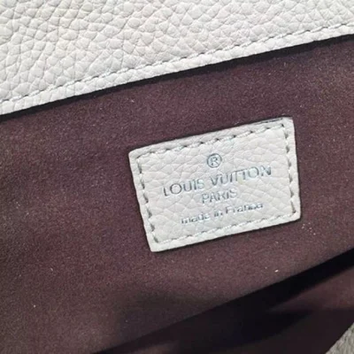 Сумка Louis Vuitton M41791 Sevres Shoulder Bag Mahina Leather "Beige" фото № 10