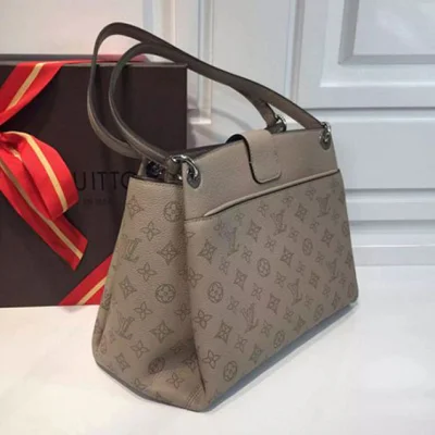 Сумка Louis Vuitton M41791 Sevres Shoulder Bag Mahina Leather "Beige" фото № 4