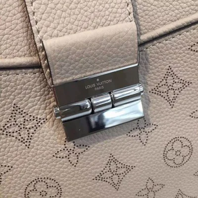 Сумка Louis Vuitton M41791 Sevres Shoulder Bag Mahina Leather "Beige" фото № 7