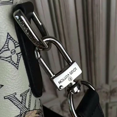 Портфель Louis Vuitton M43295 Tote NS Briefcase Monogram Canvas "White" фото № 8 Портфель Louis Vuitton M43295 Tote NS Briefcase Monogram Canvas "White" фото № 8