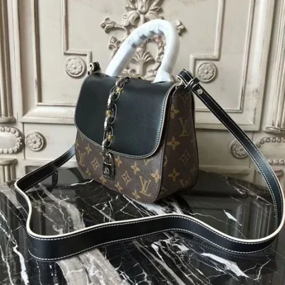 Сумка Louis Vuitton M44115 Chain It Bag PM Tote Bag Monogram Canvas "Brown" фото № 3 Сумка Louis Vuitton M44115 Chain It Bag PM Tote Bag Monogram Canvas "Brown" фото № 3