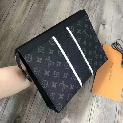 Клатч Louis Vuitton M64440 Pochette Voyage MM Monogram Eclipse Canvas "Black" фото № 3