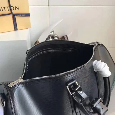 Сумка Louis Vuitton x Supreme Keepall Bandouliere 45 M53433 Epi Leather "Black" фото № 10 Сумка Louis Vuitton x Supreme Keepall Bandouliere 45 M53433 Epi Leather "Black" фото № 10