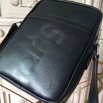 Сумка Louis Vuitton x Supreme Danube PM M53431 Epi Leather "Black" фото № 5