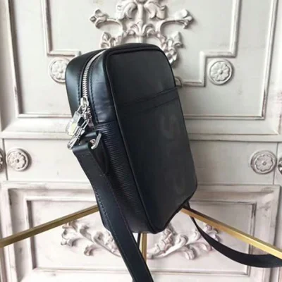 Сумка Louis Vuitton x Supreme Danube PM M53431 Epi Leather "Black" фото № 3