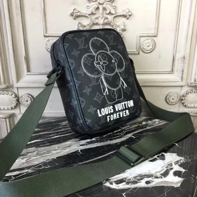 Сумка Louis Vuitton Monogram Eclipse Canvas Danube PM M43677 "Black" фото № 3 Сумка Louis Vuitton Monogram Eclipse Canvas Danube PM M43677 "Black" фото № 3