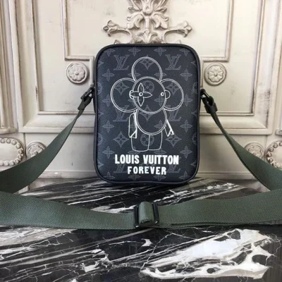 Сумка Louis Vuitton Monogram Eclipse Canvas Danube PM M43677 "Black" фото № 2 Сумка Louis Vuitton Monogram Eclipse Canvas Danube PM M43677 "Black" фото № 2