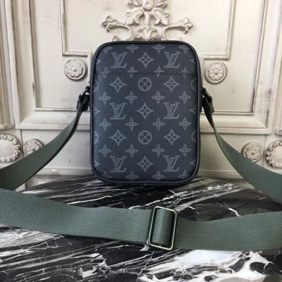 Сумка Louis Vuitton Monogram Eclipse Canvas Danube PM M43677 "Black" фото № 4 Сумка Louis Vuitton Monogram Eclipse Canvas Danube PM M43677 "Black" фото № 4