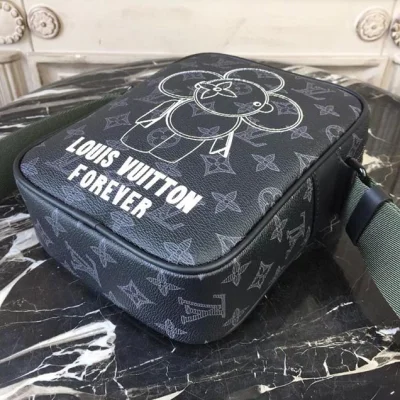 Сумка Louis Vuitton Monogram Eclipse Canvas Danube PM M43677 "Black" фото № 5 Сумка Louis Vuitton Monogram Eclipse Canvas Danube PM M43677 "Black" фото № 5