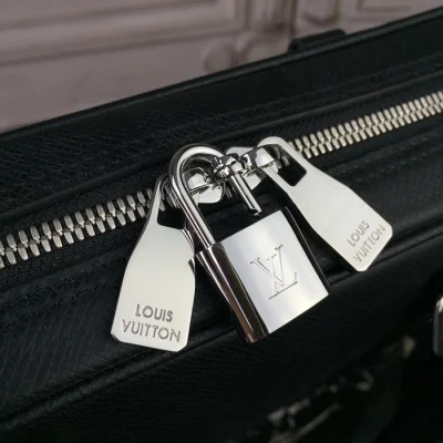 Портфель Louis Vuitton Porte-Documents Voyage PM M30638 Taiga Leather "Black" фото № 7