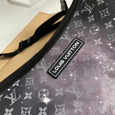 Сумка Louis Vuitton Alpha Hobo M44164 Monogram Coated Canvas "Galaxy" фото № 5 Сумка Louis Vuitton Alpha Hobo M44164 Monogram Coated Canvas "Galaxy" фото № 5