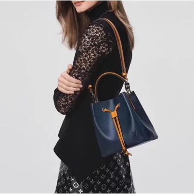 Сумка Louis Vuitton NeoNoe BB M53610 Epi Leather Indigo Safran "Navy Blue" фото № 10 Сумка Louis Vuitton NeoNoe BB M53610 Epi Leather Indigo Safran "Navy Blue" фото № 10