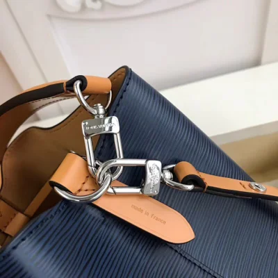 Сумка Louis Vuitton NeoNoe BB M53610 Epi Leather Indigo Safran "Navy Blue" фото № 8 Сумка Louis Vuitton NeoNoe BB M53610 Epi Leather Indigo Safran "Navy Blue" фото № 8