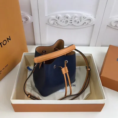 Сумка Louis Vuitton NeoNoe BB M53610 Epi Leather Indigo Safran "Navy Blue" фото № 5 Сумка Louis Vuitton NeoNoe BB M53610 Epi Leather Indigo Safran "Navy Blue" фото № 5