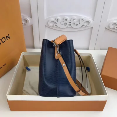 Сумка Louis Vuitton NeoNoe BB M53610 Epi Leather Indigo Safran "Navy Blue" фото № 4 Сумка Louis Vuitton NeoNoe BB M53610 Epi Leather Indigo Safran "Navy Blue" фото № 4