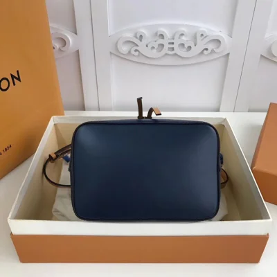 Сумка Louis Vuitton NeoNoe BB M53610 Epi Leather Indigo Safran "Navy Blue" фото № 9 Сумка Louis Vuitton NeoNoe BB M53610 Epi Leather Indigo Safran "Navy Blue" фото № 9