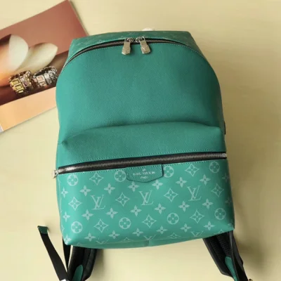 Рюкзак Louis Vuitton Discovery Backpack PM M30227 Taiga Leather Pine Green "Turquoise" фото № 2 Рюкзак Louis Vuitton Discovery Backpack PM M30227 Taiga Leather Pine Green "Turquoise" фото № 2
