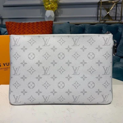 Клатч Louis Vuitton Zipped Pouch GM M68310 Monogram Canvas "White" фото № 4 Клатч Louis Vuitton Zipped Pouch GM M68310 Monogram Canvas "White" фото № 4