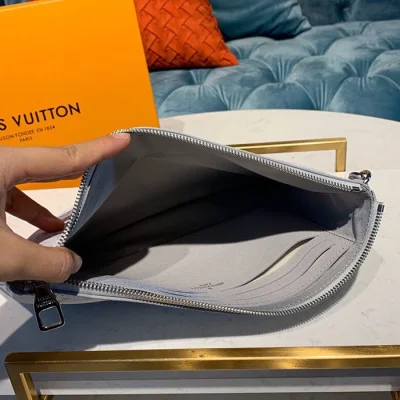 Клатч Louis Vuitton Zipped Pouch GM M68310 Monogram Canvas "White" фото № 8 Клатч Louis Vuitton Zipped Pouch GM M68310 Monogram Canvas "White" фото № 8