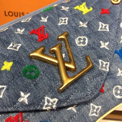 Сумка Louis Vuitton New Wave Chain Bag MM M53692 Monogram "Denim Blue" фото № 5 Сумка Louis Vuitton New Wave Chain Bag MM M53692 Monogram "Denim Blue" фото № 5