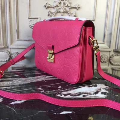 Сумка Louis Vuitton Pochette Metis 25cm Bag Monogram Empreinte Canvas Spring Summer 2018 Collection M44291 Freesia "Pink" фото № 6 Сумка Louis Vuitton Pochette Metis 25cm Bag Monogram Empreinte Canvas Spring Summer 2018 Collection M44291 Freesia "Pink" фото № 6