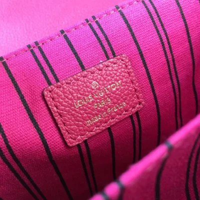 Сумка Louis Vuitton Pochette Metis 25cm Bag Monogram Empreinte Canvas Spring Summer 2018 Collection M44291 Freesia "Pink" фото № 7 Сумка Louis Vuitton Pochette Metis 25cm Bag Monogram Empreinte Canvas Spring Summer 2018 Collection M44291 Freesia "Pink" фото № 7