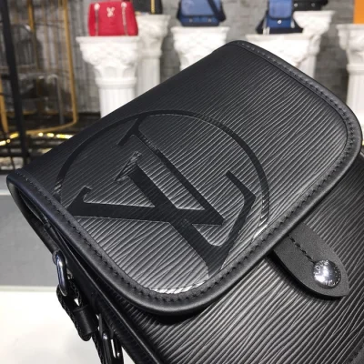 Сумка Louis Vuitton Men's Messenger Bag in Epi Leather M53495 2017 "Black" фото № 5