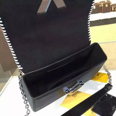 Сумка Louis Vuitton M42778 Twist MM Shoulder Bag Epi Leather "Black" фото № 9