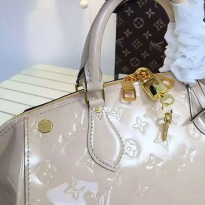 Сумка Louis Vuitton M50421 Santa Monica Tote Bag Monogram Vernis "Beige" фото № 7