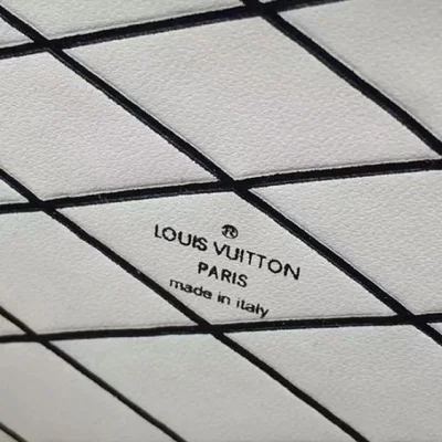 Сумка Louis Vuitton M52051 Petite Malle Crossbody Bag Epi Leather "Black" фото № 10 Сумка Louis Vuitton M52051 Petite Malle Crossbody Bag Epi Leather "Black" фото № 10