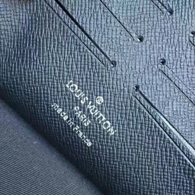 Клатч Louis Vuitton M61692 Pochette Voyage MM Monogram Eclipse Canvas "Black" фото № 10