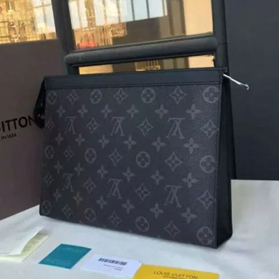 Клатч Louis Vuitton M61692 Pochette Voyage MM Monogram Eclipse Canvas "Black" фото № 4