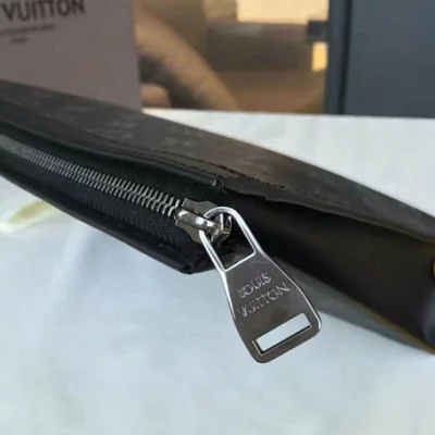 Клатч Louis Vuitton M61692 Pochette Voyage MM Monogram Eclipse Canvas "Black" фото № 6