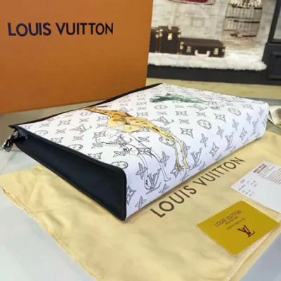 Клатч Louis Vuitton M66649 Pochette Voyage GM Monogram Coated Canvas "White" фото № 5 Клатч Louis Vuitton M66649 Pochette Voyage GM Monogram Coated Canvas "White" фото № 5