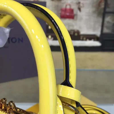 Сумка Louis Vuitton M90104 Alma BB Tote Bag Monogram Vernis "Yellow" фото № 9 Сумка Louis Vuitton M90104 Alma BB Tote Bag Monogram Vernis "Yellow" фото № 9