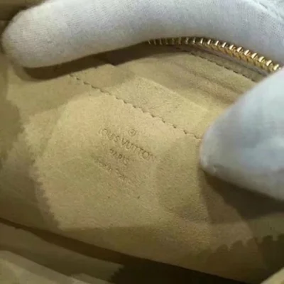 Сумка Louis Vuitton N63078 Pochette Milla MM Damier Azur Canvas "White" фото № 10