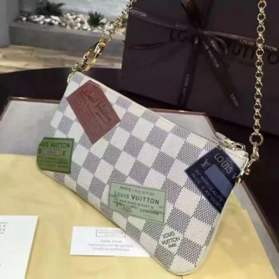 Сумка Louis Vuitton N63078 Pochette Milla MM Damier Azur Canvas "White" фото № 4