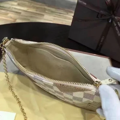 Сумка Louis Vuitton N63078 Pochette Milla MM Damier Azur Canvas "White" фото № 9