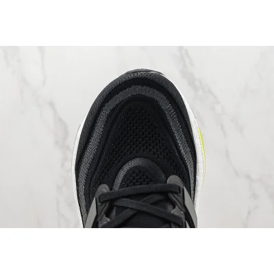 Adidas Ultraboost Light "Core Black" фото № 3 Adidas Ultraboost Light "Core Black" фото № 3
