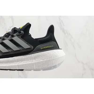 Adidas Ultraboost Light "Core Black" фото № 4 Adidas Ultraboost Light "Core Black" фото № 4