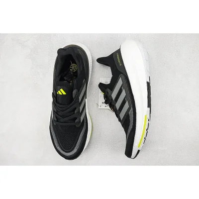 Adidas Ultraboost Light "Core Black" фото № 6 Adidas Ultraboost Light "Core Black" фото № 6